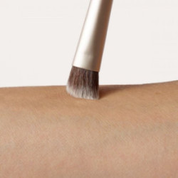 Jane Iredale Fluffy Eye Brush Sausu un krēmveida produktu otas 1 gab.