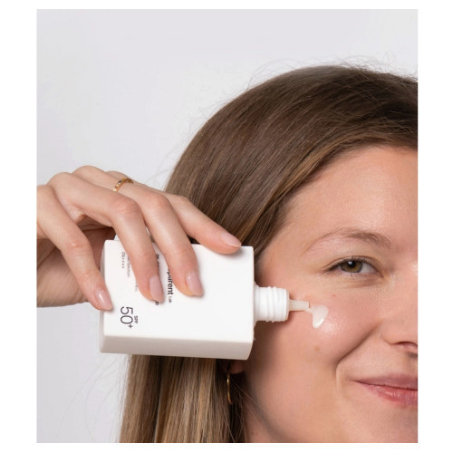 Transparent Lab Oil Control Ultra-Fluid Cica Sunscreen SPF50 Sejas aizsargkrēms, kas apvieno minerālus un ķīmiskos filtrus 100ml