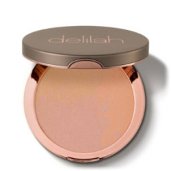 Delilah Pure Light Illuminating Powder Mirdzumu piešķirošs presētais pūderis 9.9g