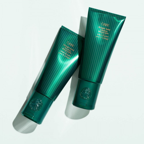 Oribe Straight Away Smoothing Blowout Cream Matus nogludinošs veidošanas krēms, kas aizsargā matus krastuma 150ml