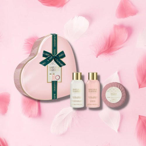 Baylis & Harding Jojoba, Vanilla & Almond Oil Luxury Heart Tin Gift Set Grezns ķermeņa kopšanas komplekts